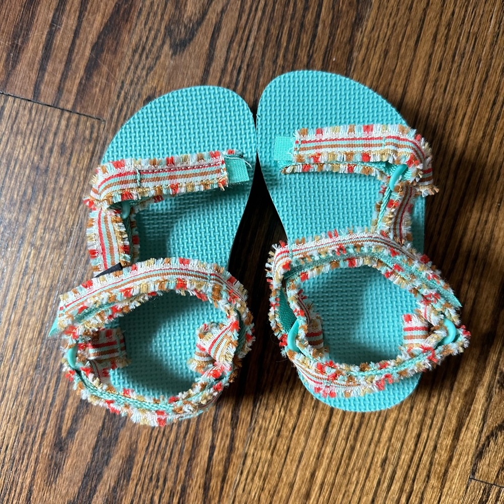 New Teva, aqua kids sandal size 9, new w/out tags